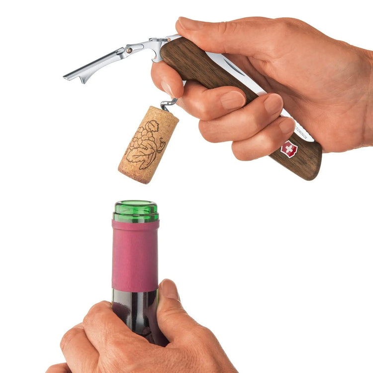 Wine Master in Walnut - Victorinox Swiss Army- Diamond Cellar