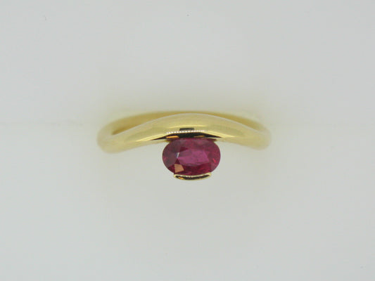 18KYG FLOATING RUBY CURVED BAND
