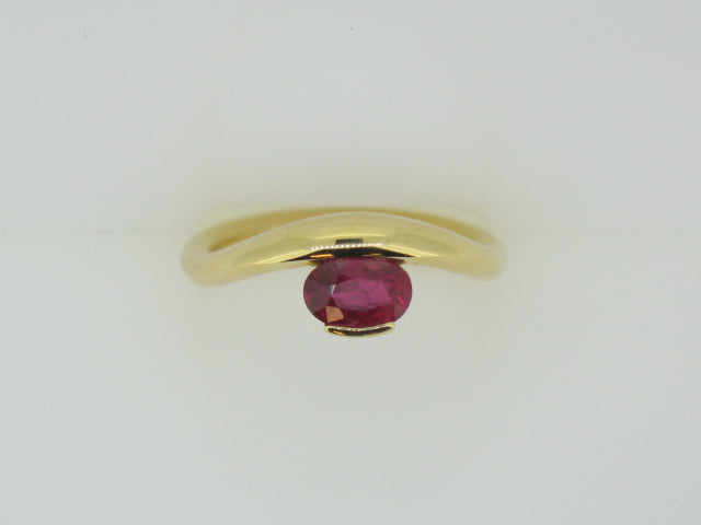 18KYG FLOATING RUBY CURVED BAND