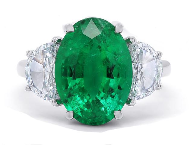 Oval Cut Emerald Ring