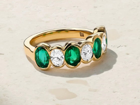 18KYG DIA & EMERALD BEZEL BRAND